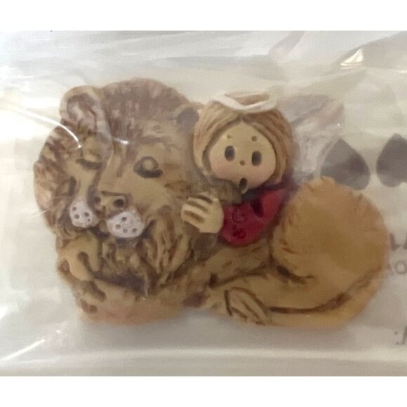 Peace Cross-Stitch Kit With Bas-Relief Figure By The Dutch Touch - Picture 4 of 4